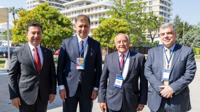 Ο Δήμαρχος Λευκάδας παρών στη συνάντηση του δικτύου B40 στη Σμύρνη