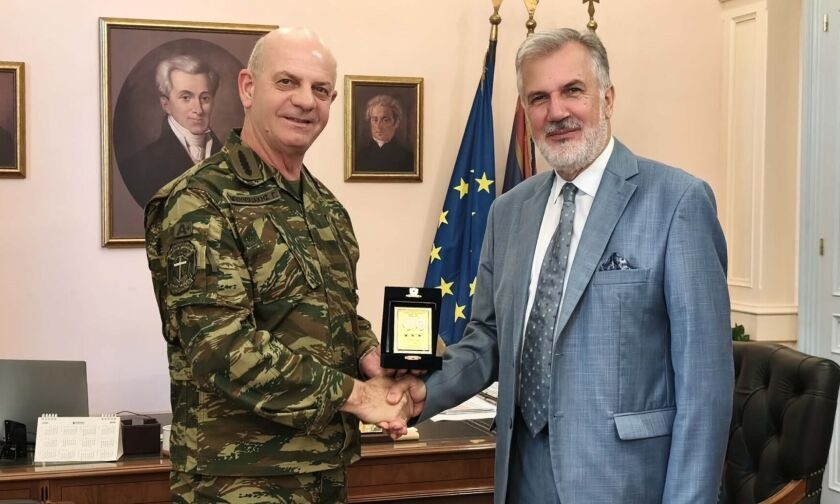 Συνάντηση του Στρατιωτικού Διοικητή Ηπείρου-Μακεδονίας με τον Δήμαρχο Κ. Κέρκυρας