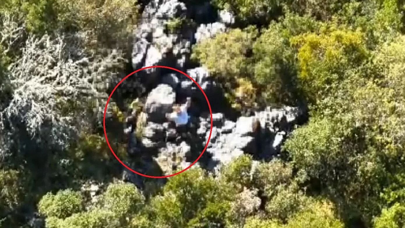 Κέρκυρα: Ευτυχής κατάληξη για δύο πεζοπόρους που χάθηκαν σε μονοπάτι – Η στιγμή που τους εντοπίζει το drone της Πυροσβεστικής