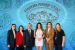 Η πρέσβης των ΗΠΑ στην Ελλάδα, Κίμπερλι Γκίλφοϊλ, επισκέφθηκε το εργοστάσιο σοκολάτας «Παυλίδη»