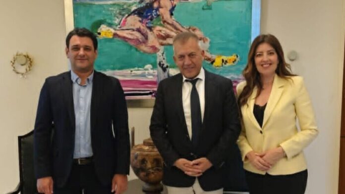 Σύσκεψη Δημάρχου Αλιβερίου-Κύμης με Αναπληρωτή Υπουργό Αθλητισμού