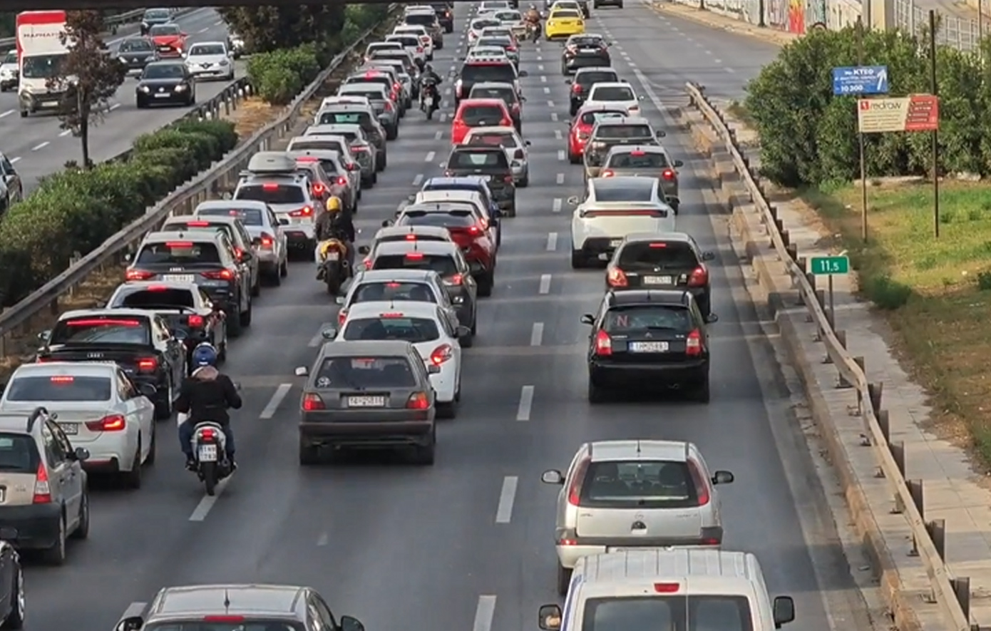 Κυκλοφοριακός εφιάλτης: Χάος στους δρόμους – Καθυστερήσεις έως 30 λεπτά στην Αττική Οδό και προβλήματα στον Κηφισό