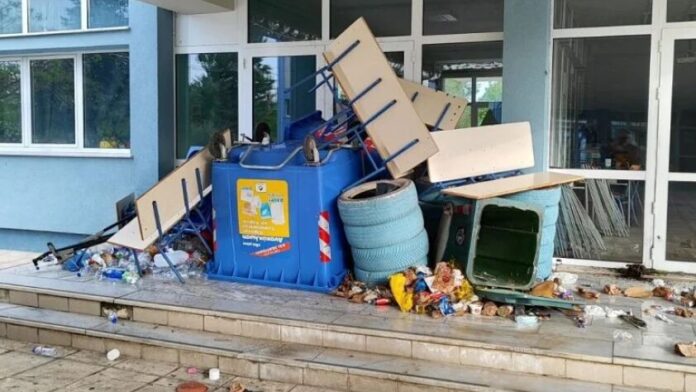 Πρόσφατοι βανδαλισμοί σε σχολικά κτίρια και παιδική χαρά στη Λάρισα
