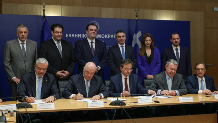 Εντυπωσιακή δωρεά 100 εκατ. ευρώ από τις τέσσερις μεγάλες τράπεζες για την αναβάθμιση σχολικών υποδομών πανελλαδικά