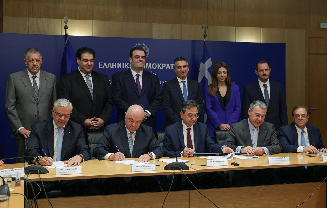 Εντυπωσιακή δωρεά 100 εκατ. ευρώ από τις τέσσερις μεγάλες τράπεζες για την αναβάθμιση σχολικών υποδομών πανελλαδικά
