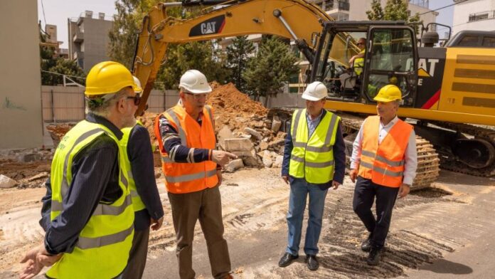 Επίσκεψη Δημάρχου στο έργο αναβάθμισης του 1ου Δημοτικού Σχολείου Αμαρουσίου