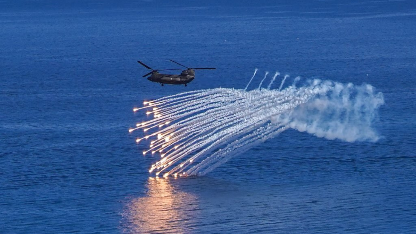 Συναρπαστικές εικόνες από την επίδειξη επιχειρησιακής ισχύος της στρατιωτικής ελίτ Ελλάδας – Γαλλίας