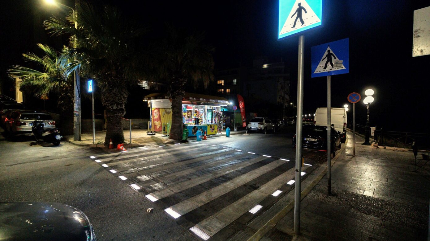 Καινοτόμες «έξυπνες» φωτεινές διαβάσεις στον Πειραιά