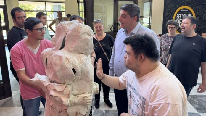 Ο Δήμαρχος Πέλλας στην Παγκόσμια Έκθεση Κεραμικής του Κ.Δ.Α.Π. ΑμεΑ Γιαννιτσών