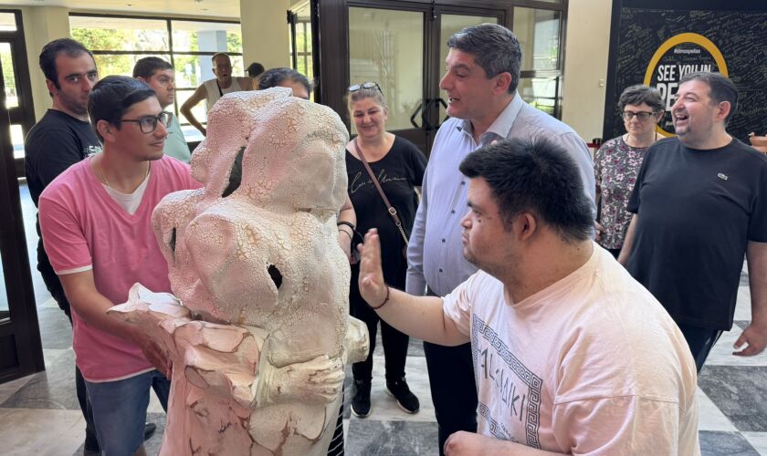 Ο Δήμαρχος Πέλλας στην Παγκόσμια Έκθεση Κεραμικής του Κ.Δ.Α.Π. ΑμεΑ Γιαννιτσών