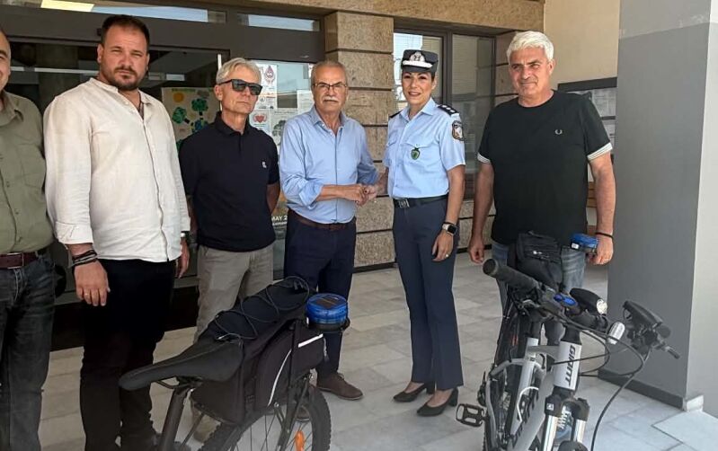Δ. Πλατανιά: Παράδοση δύο νέων ποδηλάτων στην Τουριστική Αστυνομία Χανίων