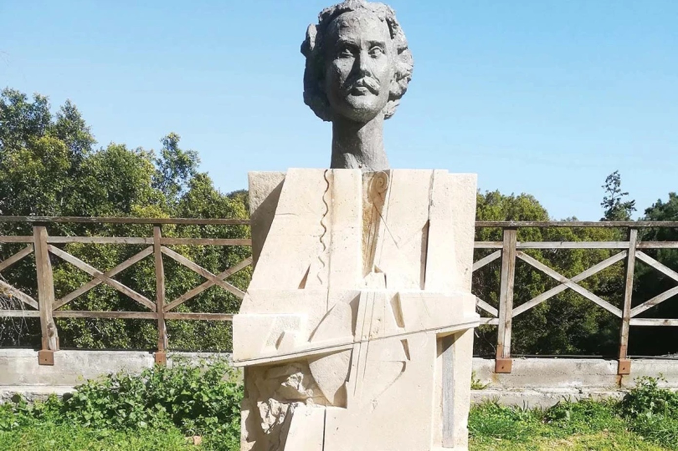Η προτομή του Νίκου Ξυλούρη θα τοποθετηθεί ξανά σύντομα στην Πλατεία Κύπρου Ηρακλείου, ανακοίνωσε ο δήμαρχος