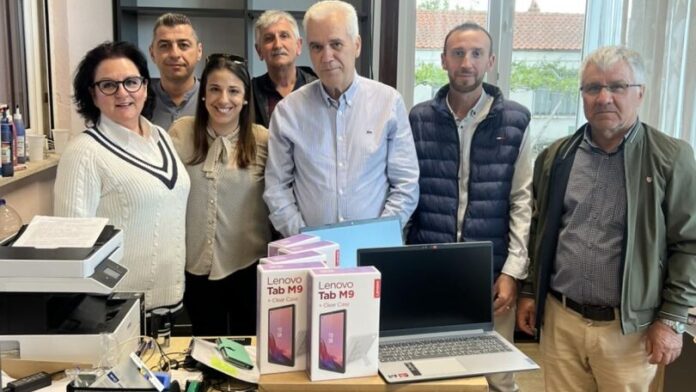 Περιφέρεια Αττικής παραδίδει τεχνολογικό εξοπλισμό στο ΣΔΕ Μεγάλου Δερείου του Δ. Σουφλίου
