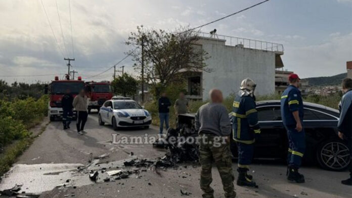 Βίαιη σύγκρουση σε διασταύρωση στη Λαμία με δύο τραυματίες – Οδηγός εγκλωβίστηκε σε αναποδογυρισμένο όχημα