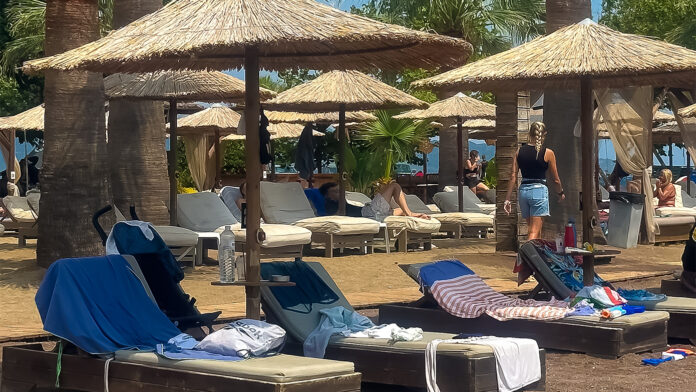 Γερμανός τουρίστας κέρδισε αποζημίωση άνω των 900 ευρώ επειδή δεν έβρισκε ξαπλώστρα σε διακοπές στην Κω