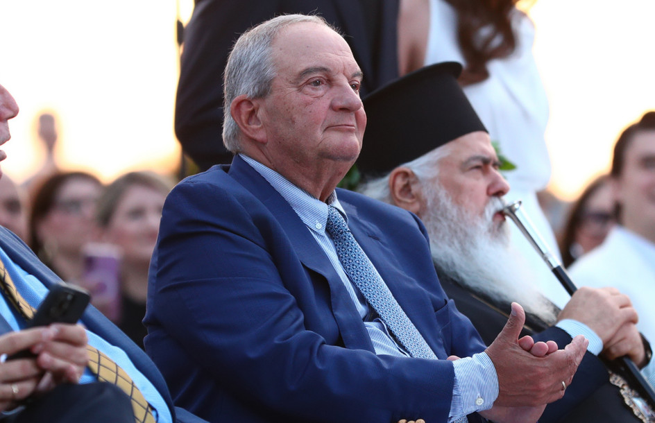 Καραμανλής από Θεσσαλονίκη: «Πρώτα και πάνω απ’ όλα είμαστε Έλληνες – Είμαστε γνήσιοι Μακεδόνες»