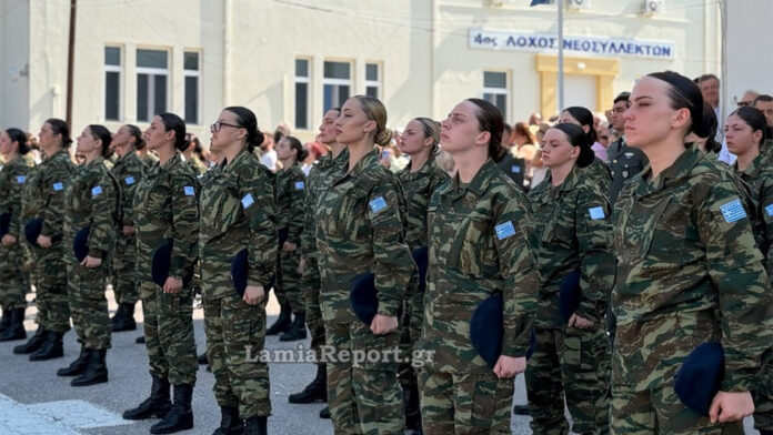 Λαμία: Οι Ελληνίδες φανταρίνες ορκίστηκαν πίστη στην Πατρίδα