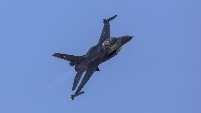Μπαράζ παραβιάσεων από οπλισμένα τουρκικά F-16 στο Αιγαίο – Εμπλοκή με ελληνικό μαχητικό
