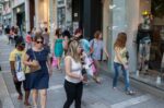 Αγίου Πνεύματος 2026: Πώς λειτουργούν σήμερα μαγαζιά, τράπεζες, δημόσιο – Τι ισχύει για την μισθολογική αύξηση