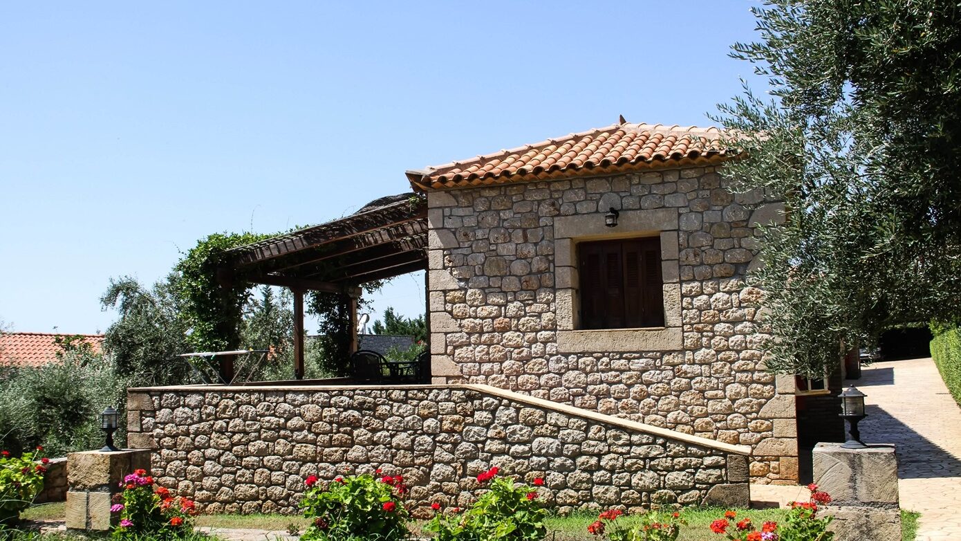 Αγοράζουν παλιά σπίτια και τα πληρώνουν σαν νεόδμητα: Ο λογαριασμός της ανακαίνισης αλλάζει τα πάντα