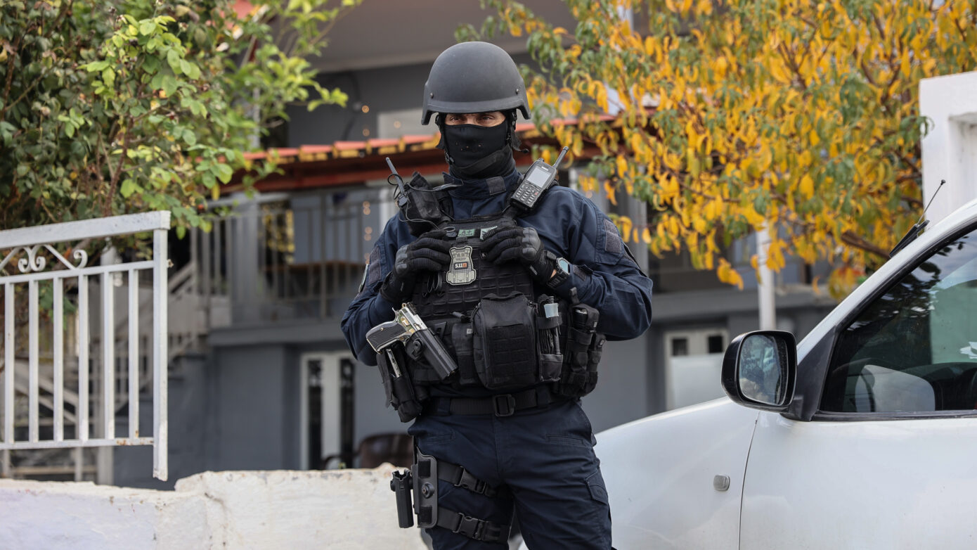 Στην Αθήνα υπό άκρα μυστικότητα μεταφέρθηκε ο 37χρονος Παλαιστίνιος – Έμενε 2 χρόνια στην Κρήτη