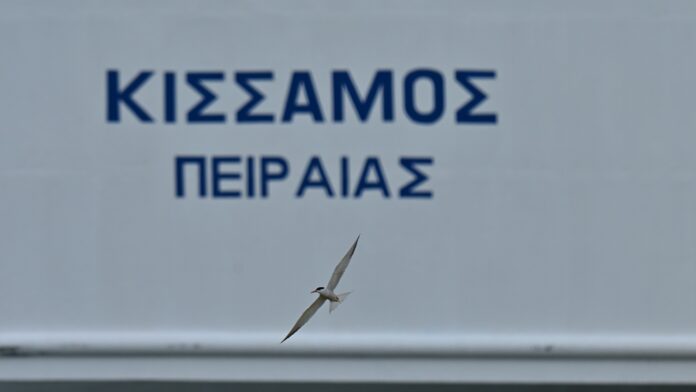 Έλεγχος για το αξιόπλοο του Ε/Γ-Ο/Γ «Κίσσαμος» μετά την προσάραξη σε αβαθή στη Μήλο τα ξημερώματα