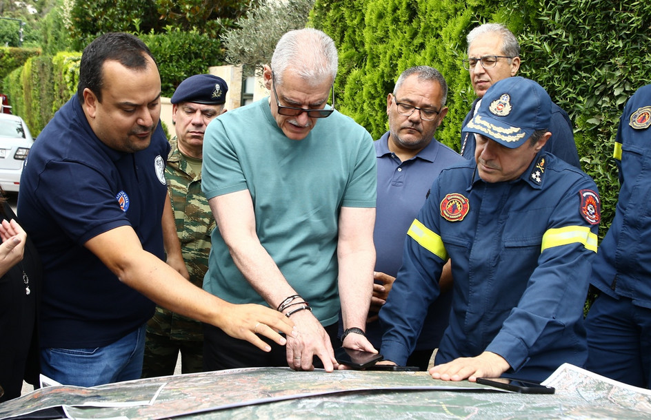 Αυτοψίες του υπουργού Κλιματικής Κρίσης και Πολιτικής Προστασίας στην Αττική για την αντιπυρική θωράκιση