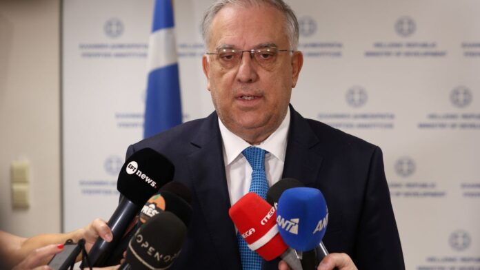 Θεοδωρικάκος: Παγώνουν οι τιμές βασικών προϊόντων για δύο μήνες – Νέα αποκλιμάκωση τον Σεπτέμβριο