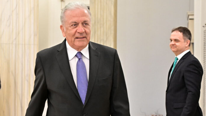 Αίτημα άρσης ασυλίας για τον Δημήτρη Αβραμόπουλο διαβιβάστηκε στη Βουλή – Ποια αδικήματα τού αποδίδουν οι Βέλγοι