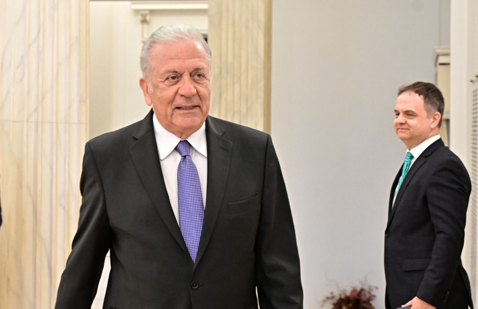 Αίτημα άρσης ασυλίας για τον Δημήτρη Αβραμόπουλο διαβιβάστηκε στη Βουλή – Ποια αδικήματα τού αποδίδουν οι Βέλγοι