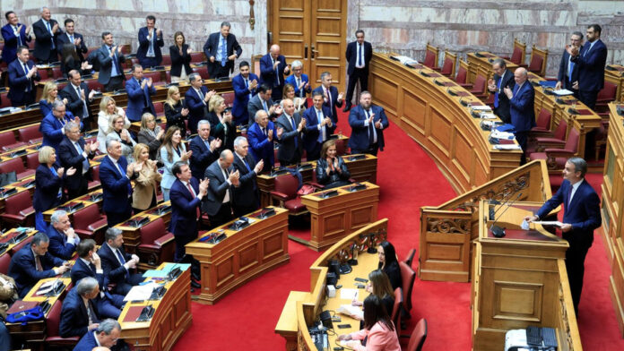 Ανακοινώθηκε στην Ολομέλεια της Βουλής η πρόταση της ΝΔ για την αναθεώρηση του Συντάγματος
