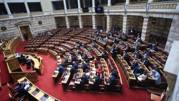 Συνταγματική Αναθεώρηση με το βλέμμα στο 2030 και «καρφιά» για μια αντιπολίτευση σε κρίση
