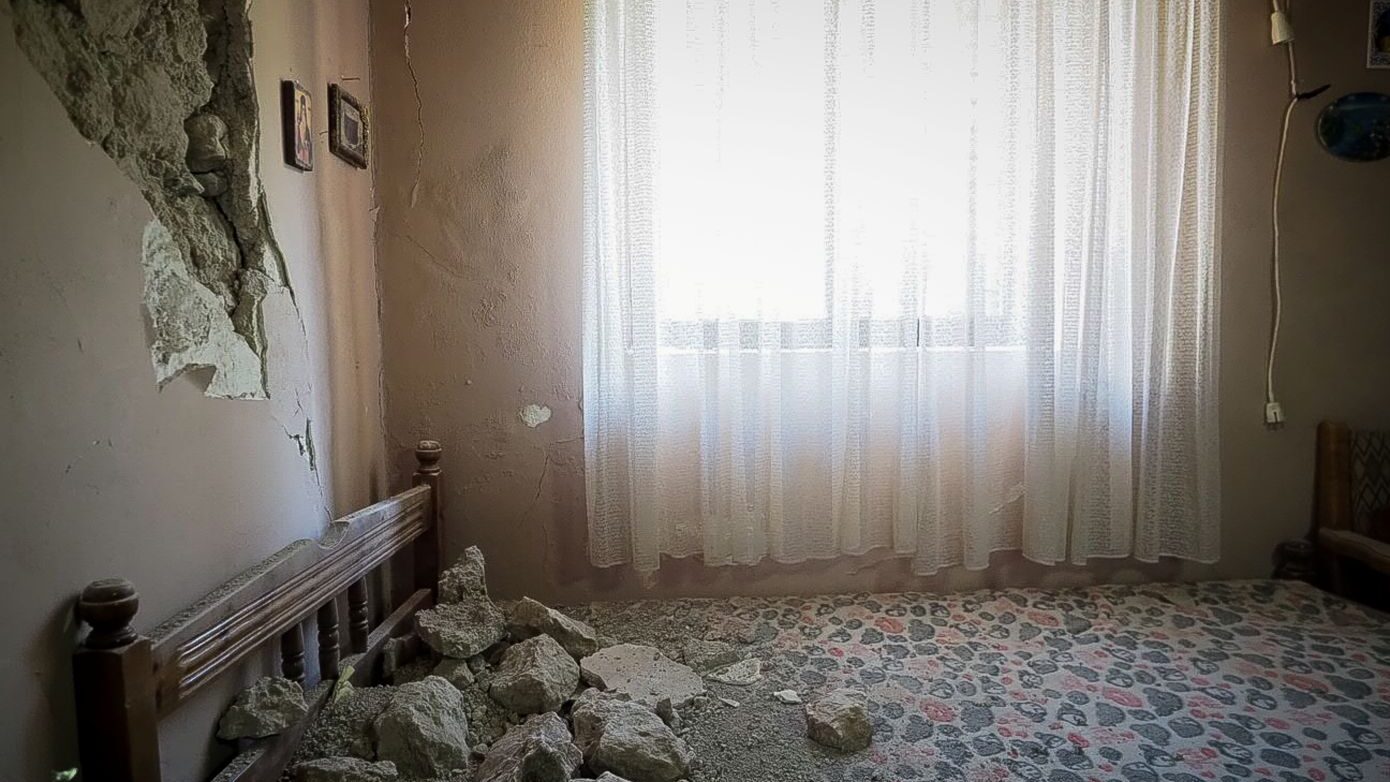 Νύχτα αγωνίας υπό τον φόβο των Ρίχτερ στη βόρεια Εύβοια: «Λέω “τώρα θα με πλακώσει το σπίτι”, δεν έχω ζήσει τέτοιο σεισμό»