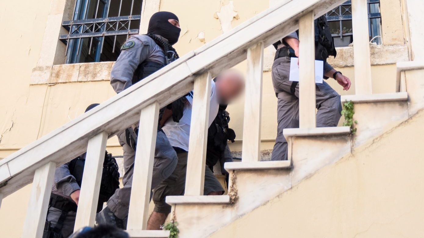 Δολοφονία Σταυρούλας Λεβεντάκη: Στα δικαστήρια Χανίων ο 43χρονος, τον αποδοκίμασαν συγγενείς και φίλοι της 45χρονης