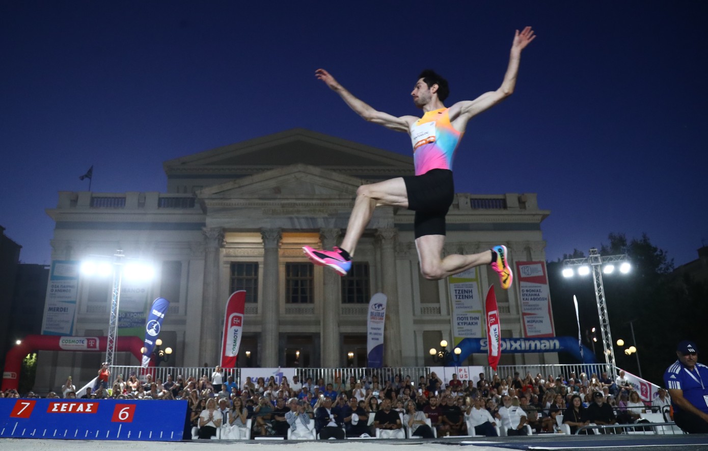 Τεντόγλου νικητής στο Piraeus Long Jump, σπάζοντας δύο φορές το ρεκόρ αγώνα