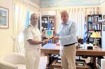 Ο Δήμος Οινουσσών τίμησε τον απερχόμενο Διοικητή της ΑΕΝ Πλοιάρχων