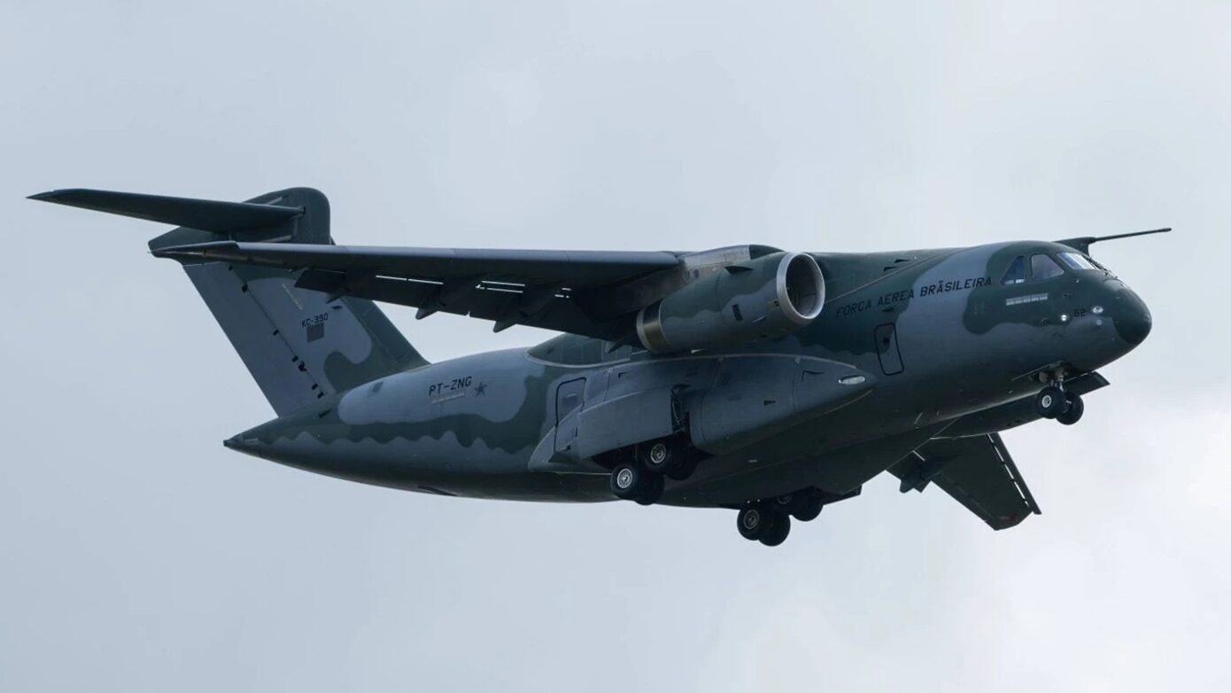 Reuters: Η Ελλάδα προχωρά στην αγορά αεροσκαφών C-390 και μικρών υποβρυχίων