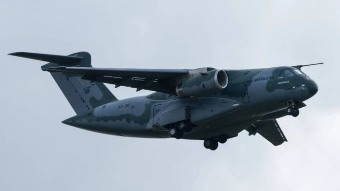 Reuters: Η Ελλάδα προχωρά στην αγορά αεροσκαφών C-390 και μικρών υποβρυχίων