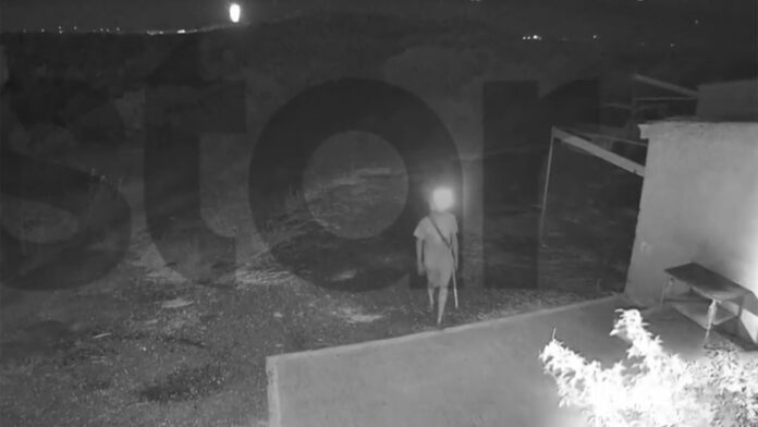 Διαρρήκτης στο σπίτι καλλιτέχνη στο Σούνιο σε live μετάδοση – Του μίλησε στο μικρόφωνο