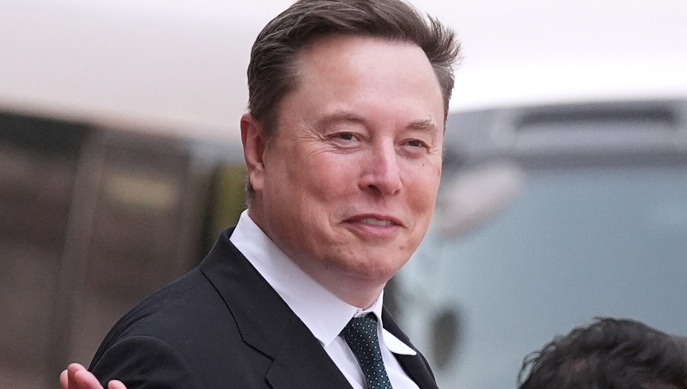 «Εκτοξεύτηκε» η SpaceX: Ο Έλον Μασκ είναι επισήμως ο πρώτος τρισεκατομμυριούχος στην ιστορία