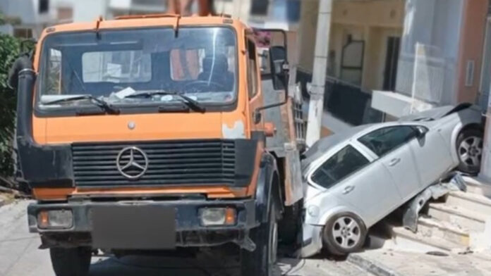 Ηλιούπολη: Νέες εικόνες από την τρελή πορεία του φορτηγού – Αυτοκίνητο καρφώθηκε σε πολυκατοικία