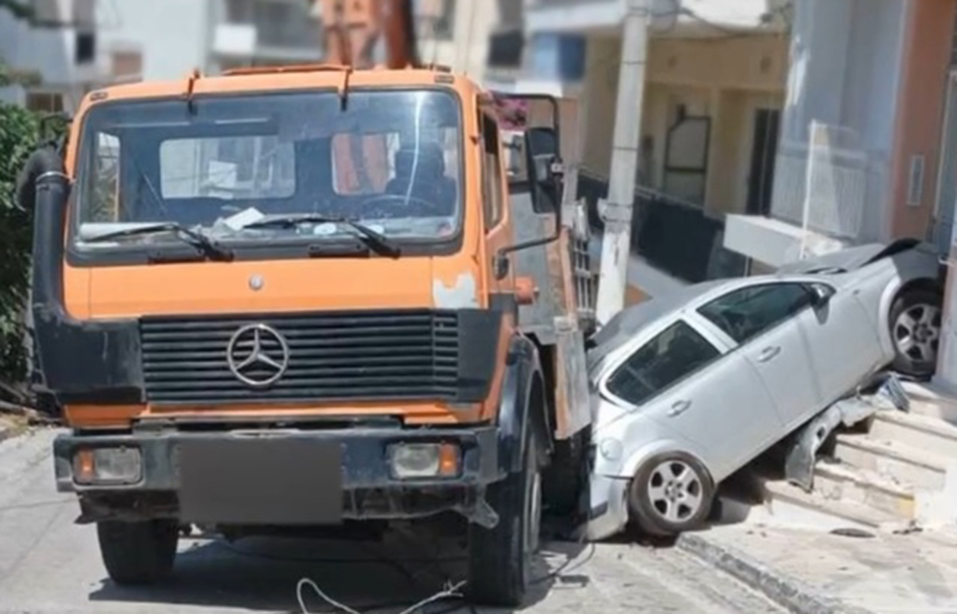 Ηλιούπολη: Νέες εικόνες από την τρελή πορεία του φορτηγού – Αυτοκίνητο καρφώθηκε σε πολυκατοικία