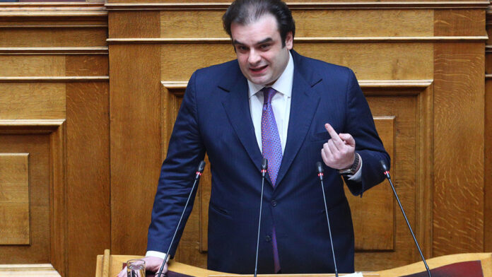 Πιερρακάκης στη Βουλή: Το ακατάσχετο όριο των τραπεζικών λογαριασμών ανεβαίνει στα 1.600 ευρώ