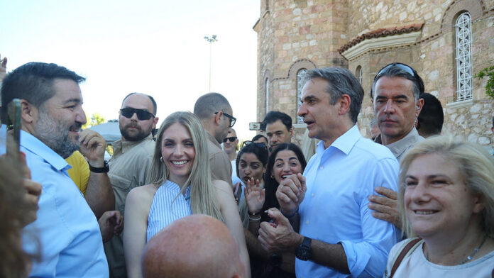 Κυριάκος Μητσοτάκης στο Αιγάλεω με βολές για την αντιπολίτευση: «Οι νεοσσοί της πολιτικής θέλουν να μας σώσουν»