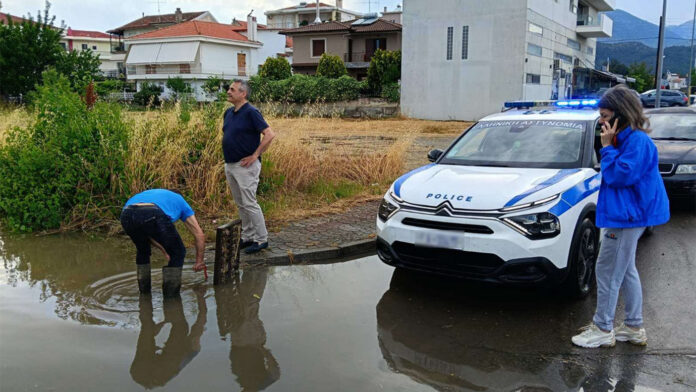 Άνοιξαν οι ουρανοί στην Τρίπολη: Άγρια καταιγίδα μετέτρεψε τους δρόμους σε ποτάμια – Βίντεο και φωτογραφίες