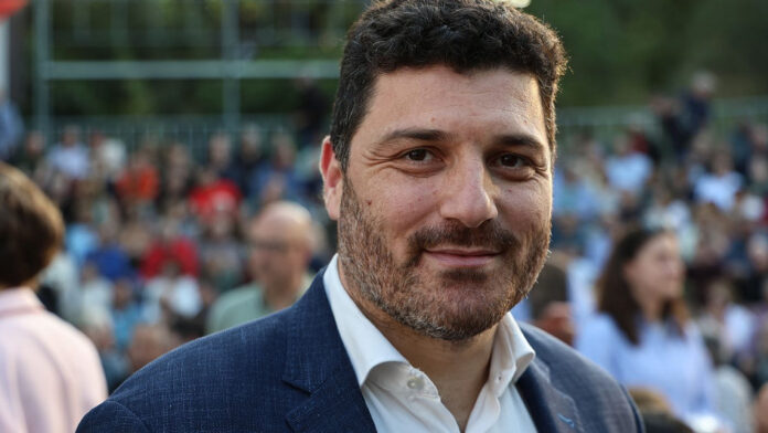 Τεμπονέρας: Ο μύθος για καλές και αξιοπρεπείς δουλειές της κυρίας Κεραμέως και του κυρίου Μητσοτάκη καταρρέει