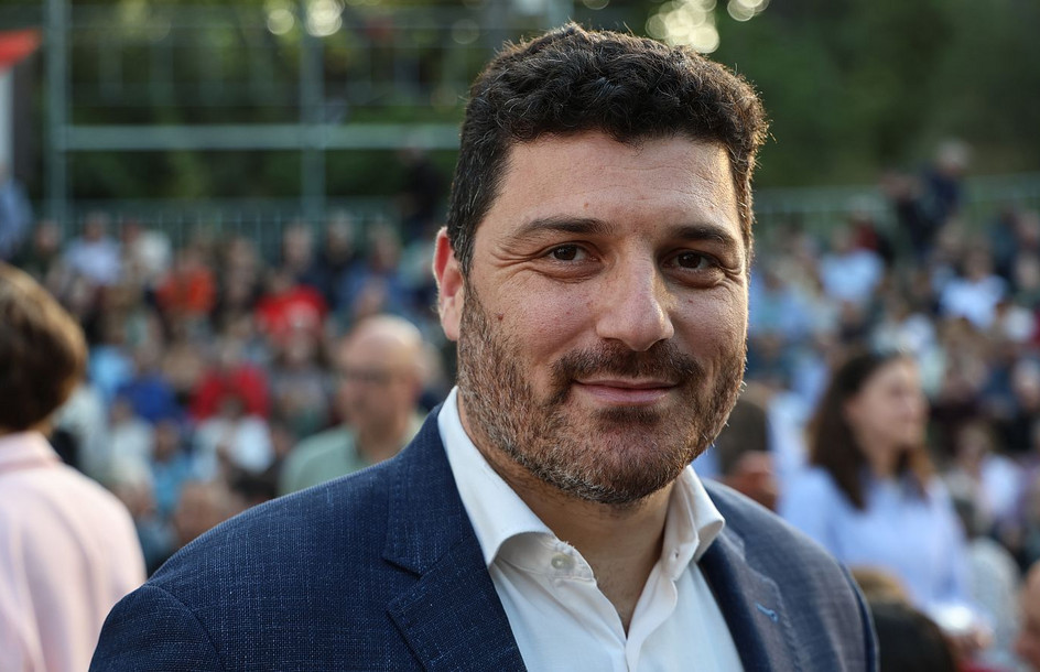 Τεμπονέρας: Ο μύθος για καλές και αξιοπρεπείς δουλειές της κυρίας Κεραμέως και του κυρίου Μητσοτάκη καταρρέει