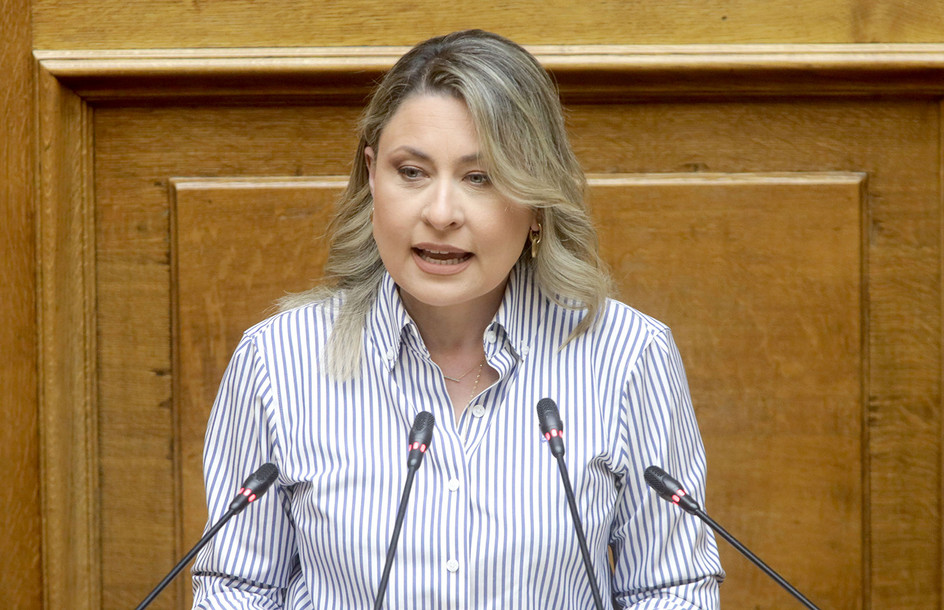 Η Χριστίνα Αλεξοπούλου καταδικάζει τον εκφοβισμό σε βάρος του πρύτανη Χρήστου Μπούρα