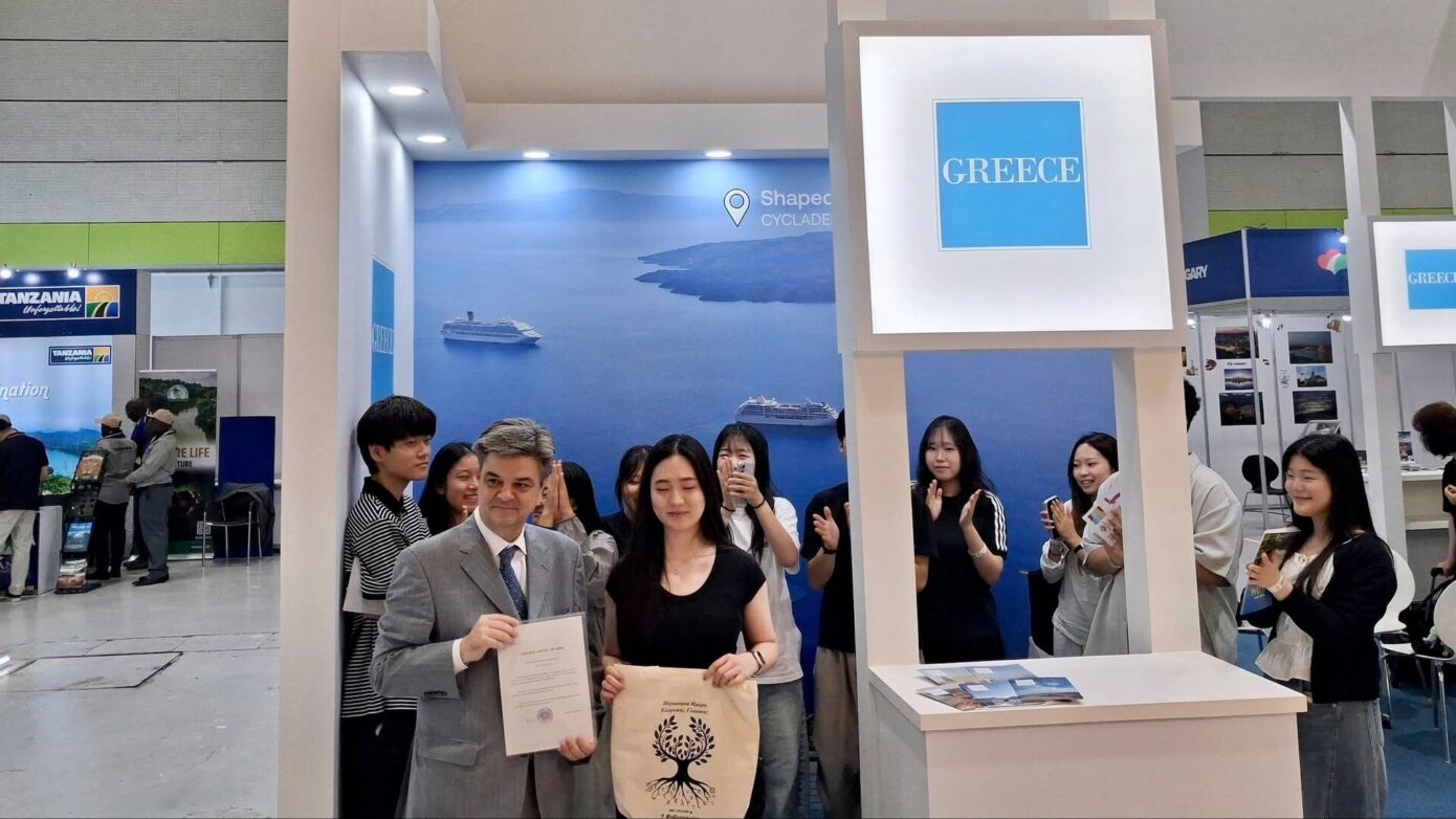Περιφέρεια Αττικής ρουσία του Δήμου Θήρας σε μία από τις μεγαλύτερες τουριστικές εκθέσεις της Ασιατικής αγοράς