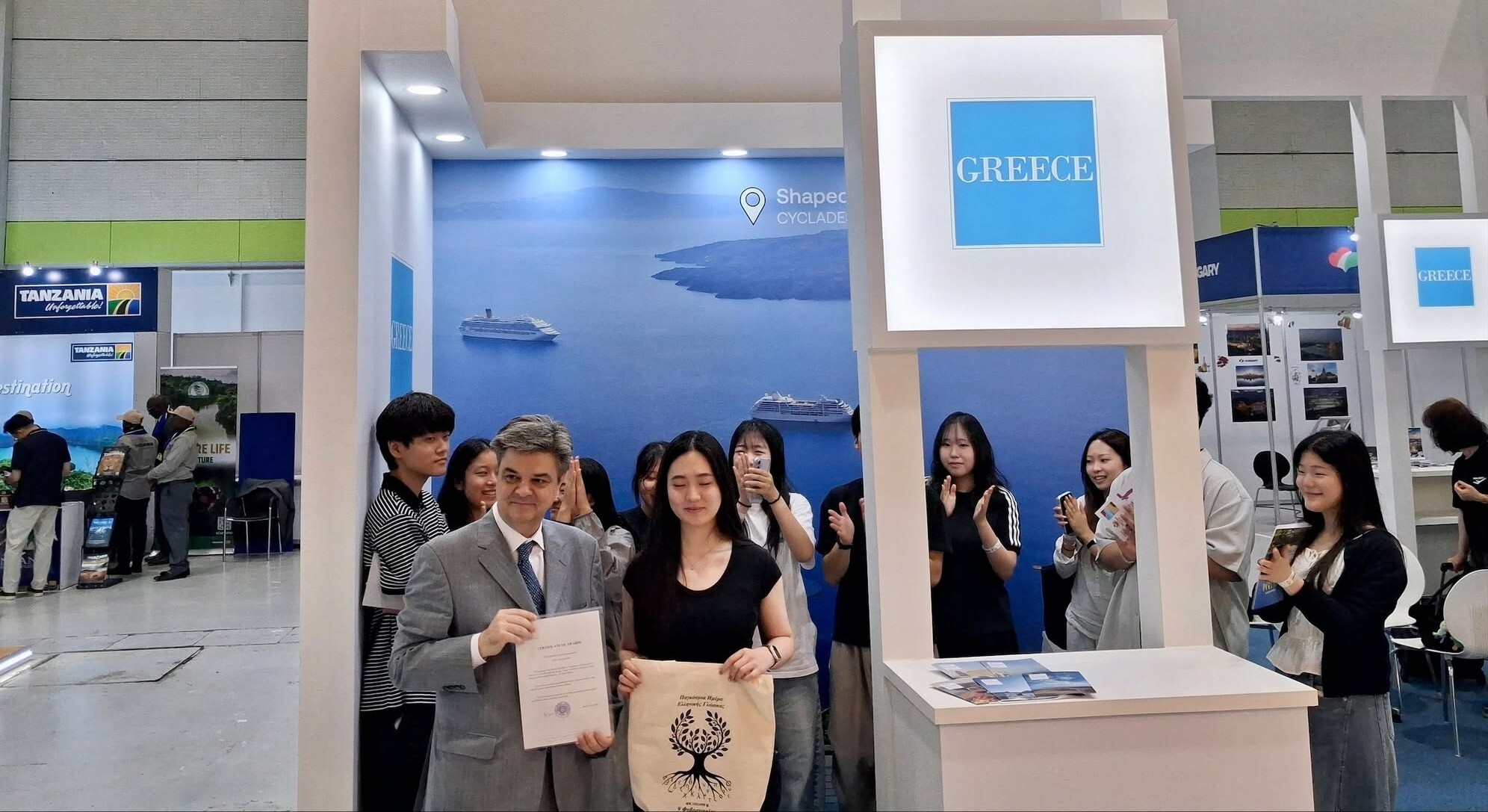 Περιφέρεια Αττικής ρουσία του Δήμου Θήρας σε μία από τις μεγαλύτερες τουριστικές εκθέσεις της Ασιατικής αγοράς
